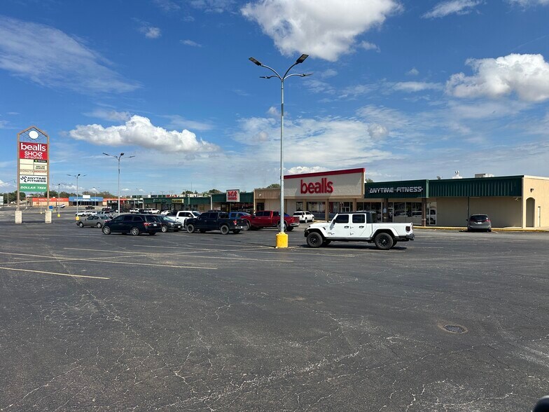 More Photos Of Broadway at Hailey St @ Broadway at Hailey St, Sweetwater Unknown For Lease