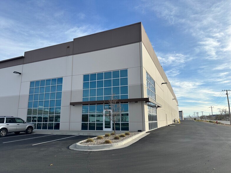 More Photos Of 3365 W 500 S, Salt Lake City Distribution For Lease