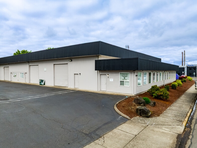 Primary Photo Of 4224 W 7th Ave, Eugene Service For Lease