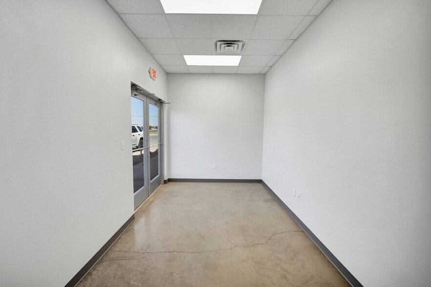 More Photos Of 7509 W Industrial Ave, Midland Warehouse For Lease