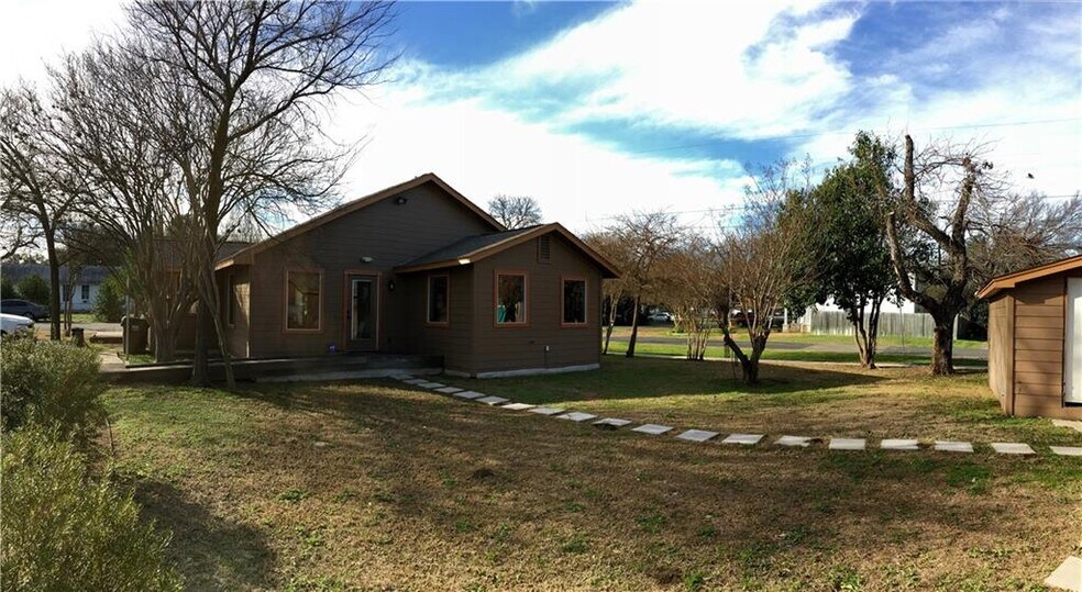 More Photos Of 302 E Milam St, Round Rock Office For Lease