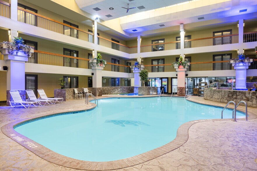 More Photos Of 1244 Canterbury Rd, Shakopee Hotel For Lease