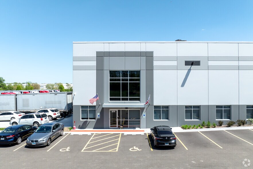 More Photos Of 2570 Millennium Dr, Elgin Warehouse For Sale