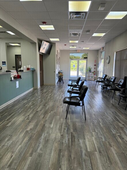 More Photos Of 1315 Chisholm Trail Pky, Duncan Medical For Sale