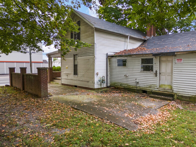More Photos Of 226 E Main St, Sevierville Freestanding For Sale