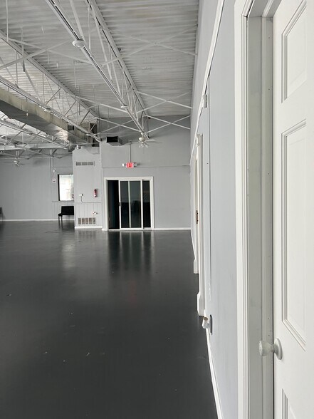 More Photos Of 2732 165th St, Hammond Freestanding For Lease