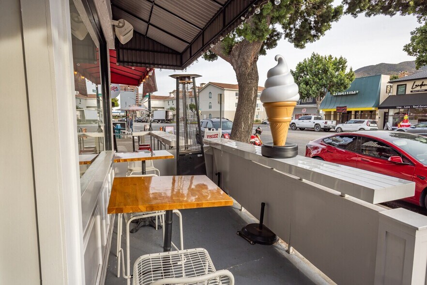 More Photos Of 4007 W Riverside Dr, Burbank General Retail For Lease