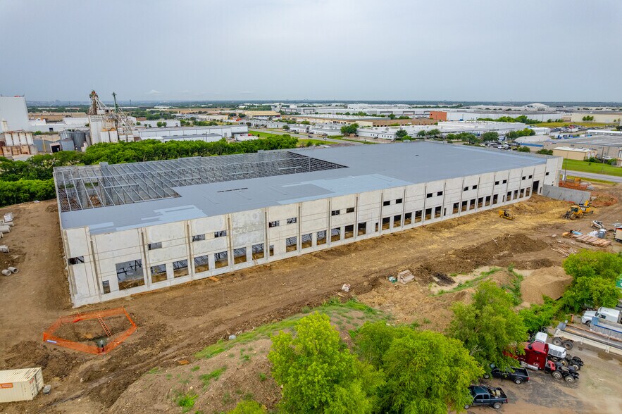 More Photos Of 5260 Blue Mound Rd, Fort Worth Industrial For Lease