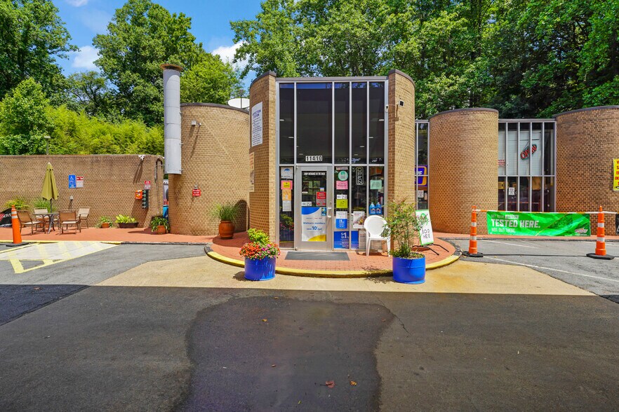 More Photos Of 11410 N Shore Dr, Reston Service Station For Sale