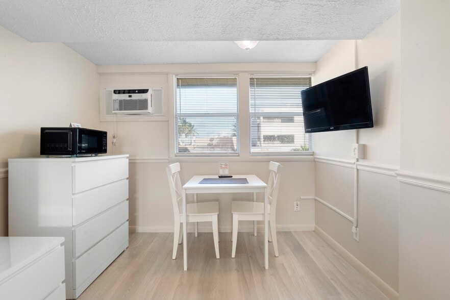 More Photos Of 312 Minnesota St, Hollywood Hotel For Sale