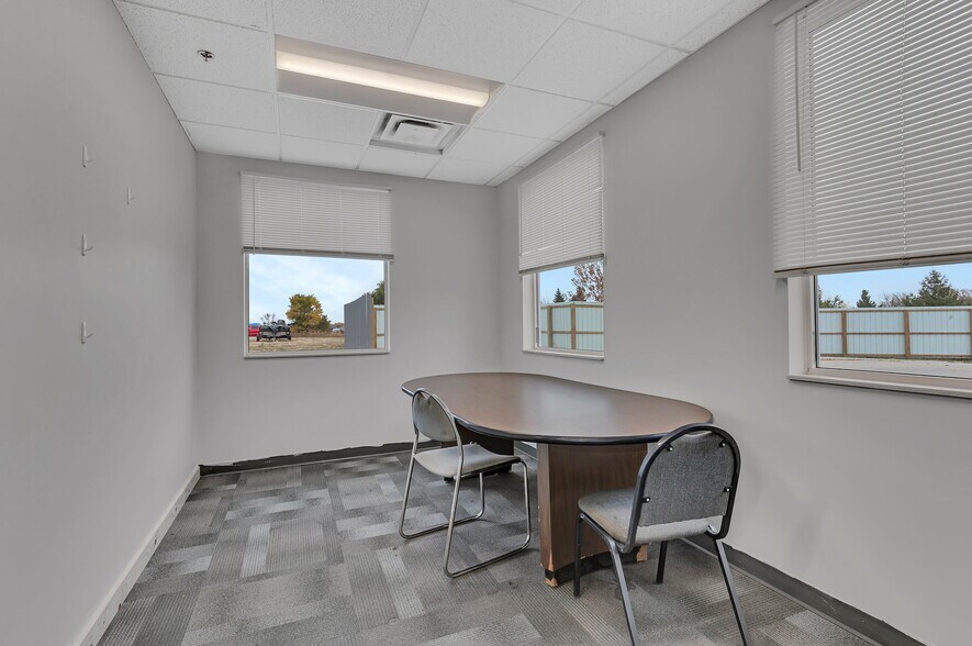 More Photos Of 3507 Dakota St, Alexandria Industrial For Lease
