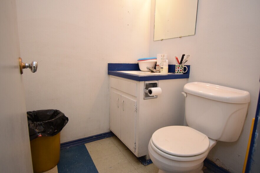 More Photos Of 301 E Pine St, Deming Freestanding For Sale