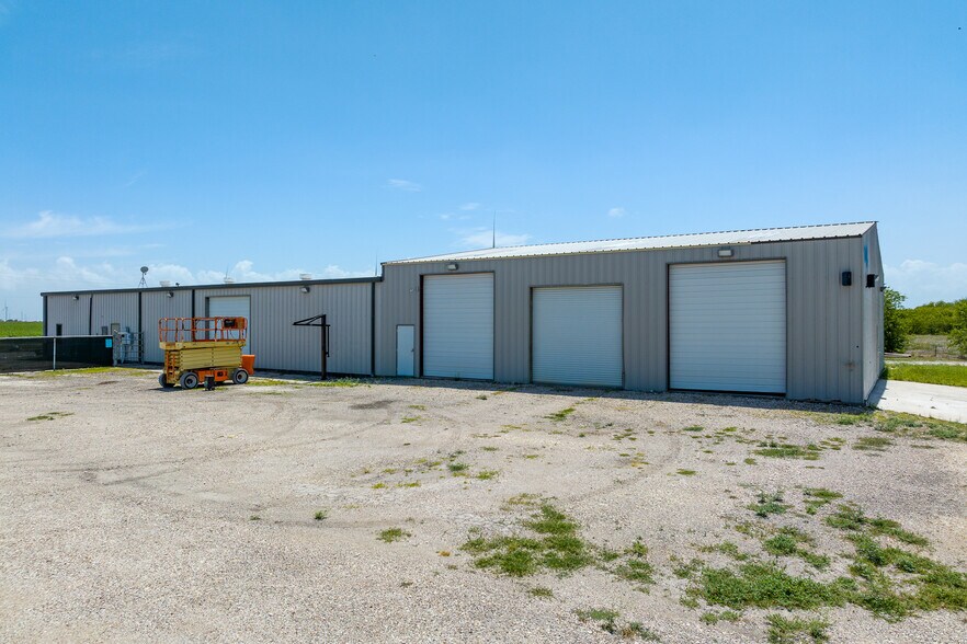 More Photos Of 8808 County Road 1458, Taft Flex For Sale