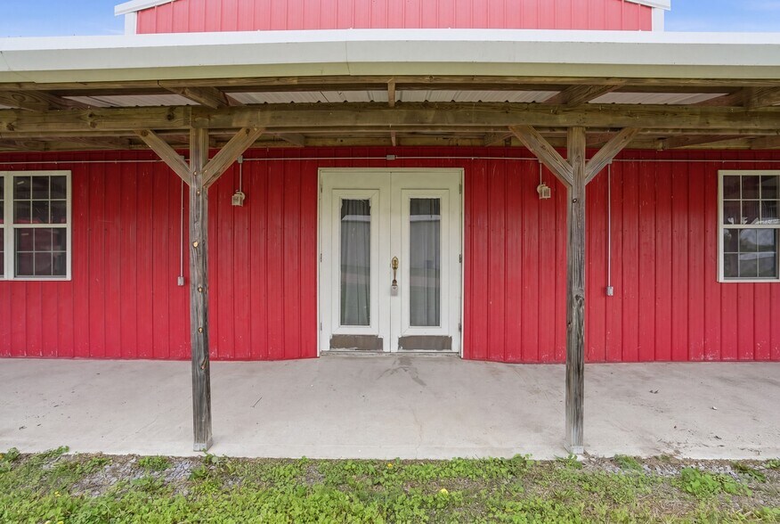 More Photos Of 113 S Wilder St, Chouteau General Retail For Sale