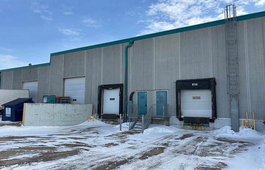 More Photos Of 45 Beghin Ave, Winnipeg Showroom For Lease