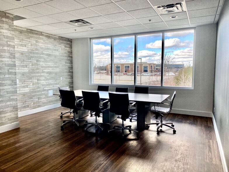 More Photos Of 3485 Rebecca St, Oakville Office For Lease