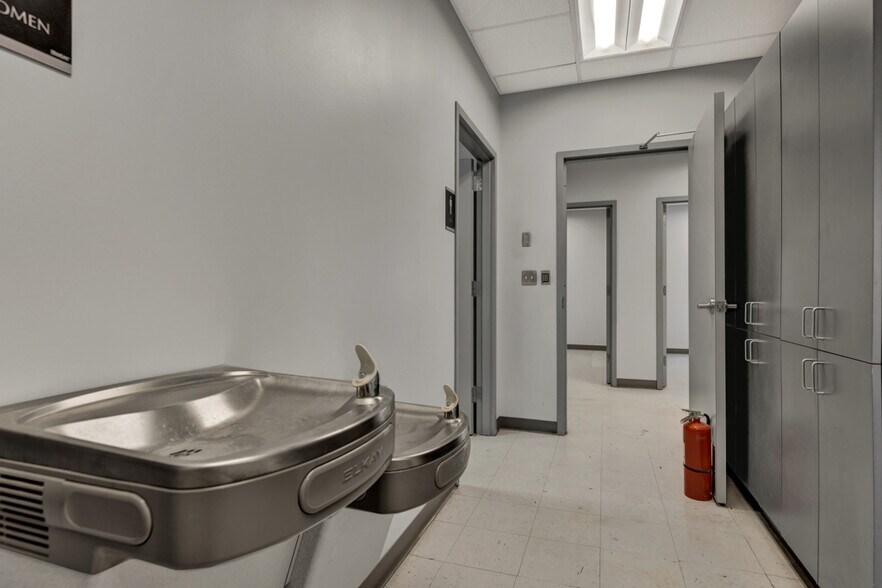 More Photos Of 6226 Fairdale Dr, San Antonio Warehouse For Sale