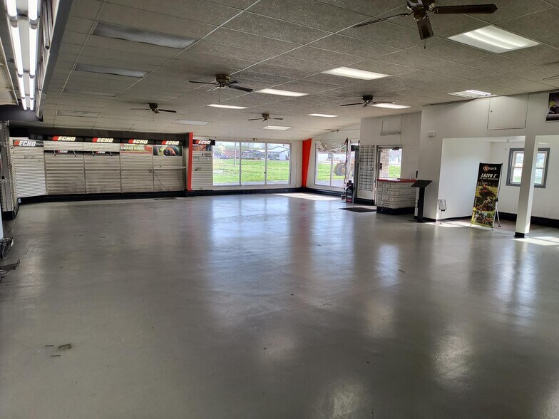 More Photos Of 1601 N Main St, Crown Point Warehouse For Lease