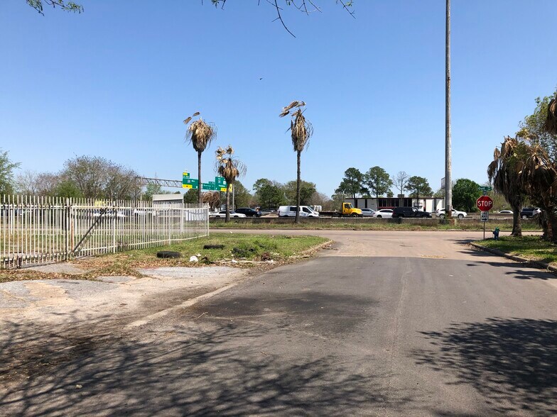 More Photos Of 7408 Gulf Fwy, Houston Land For Lease