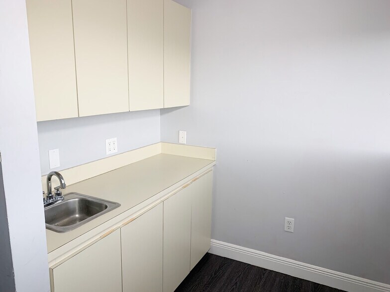 More Photos Of 351 NW Le Jeune Rd, Miami Medical For Lease