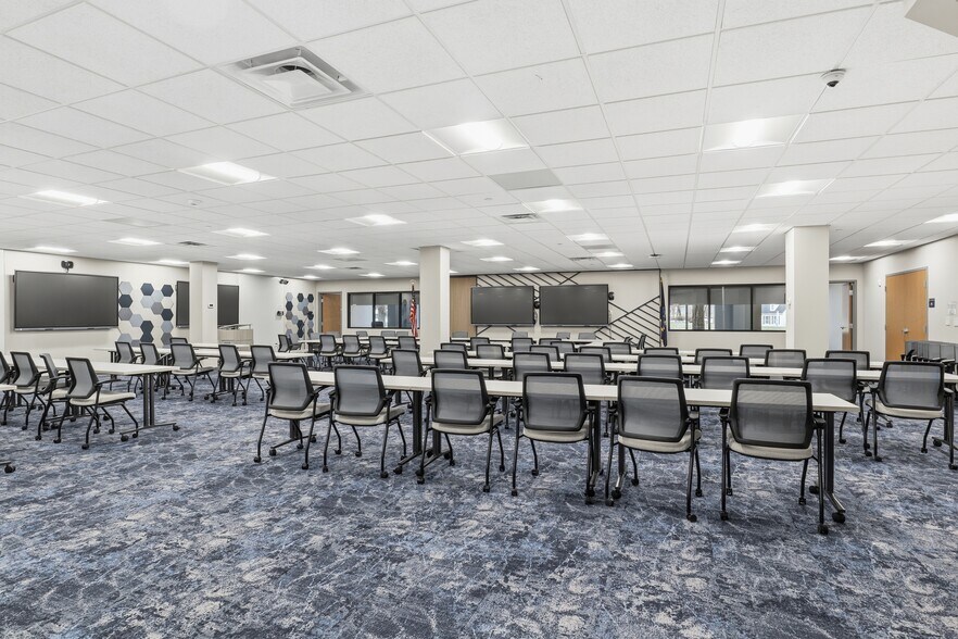 More Photos Of 1000 Pittsford Victor Rd, Pittsford Office For Lease