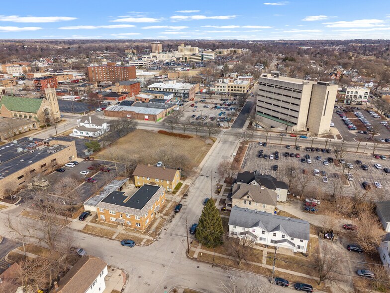 More Photos Of 910 4th Ave, Rockford Apartments For Sale