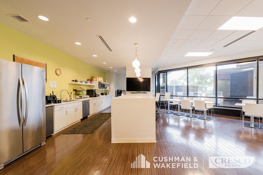 More Photos Of 6060 Parkland Blvd, Mayfield Heights Office For Lease