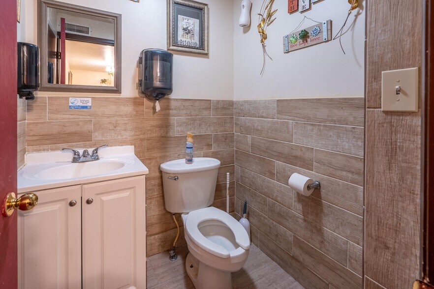 More Photos Of 1118 Robinson Ave, Trinidad Restaurant For Sale