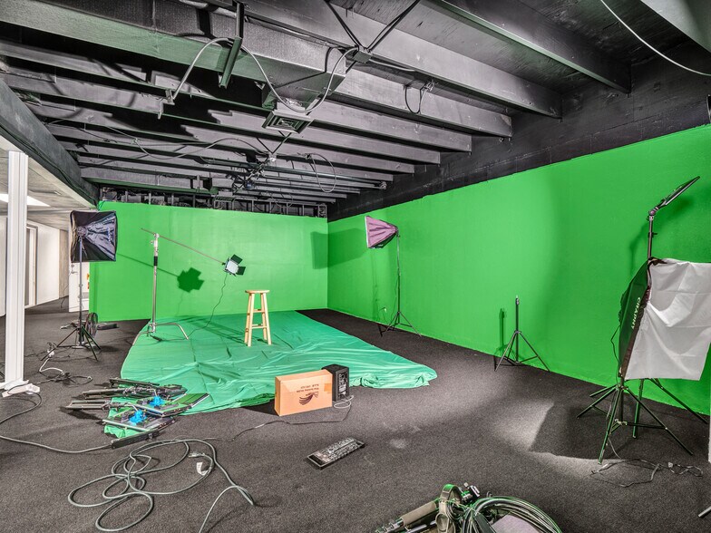 More Photos Of 824 W Pipeline Rd, Hurst Religious Facility For Sale