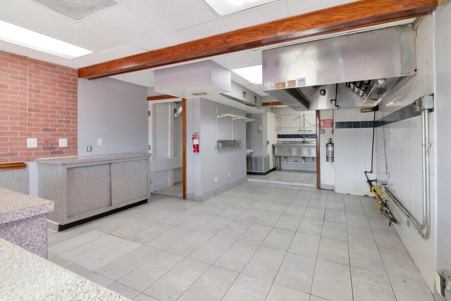 More Photos Of 308 E Waters Ave, Tampa Restaurant For Sale