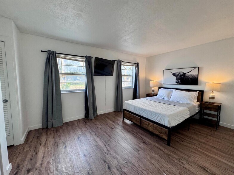More Photos Of 202 Lucerne Ave, Lake Worth Apartments For Sale