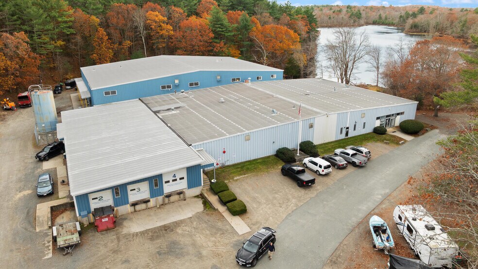 More Photos Of 10 Fernwood Lake Ave, Gloucester Warehouse For Lease