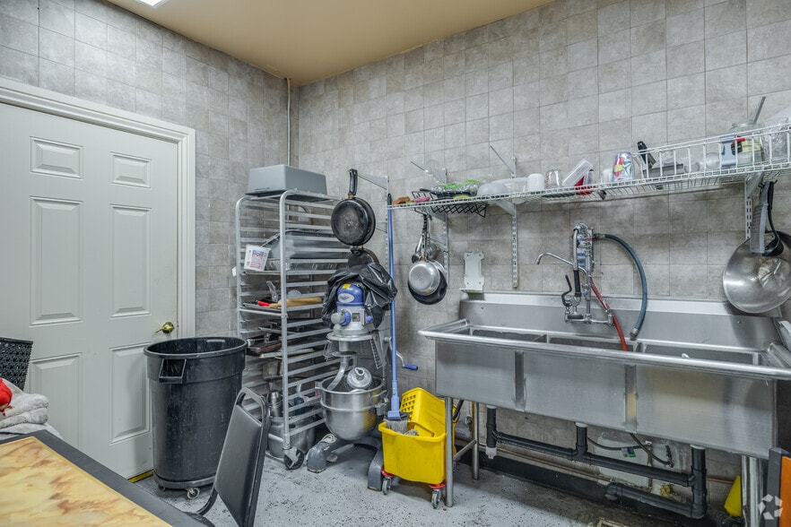 More Photos Of 7830 N 19th Ave, Phoenix Restaurant For Sale