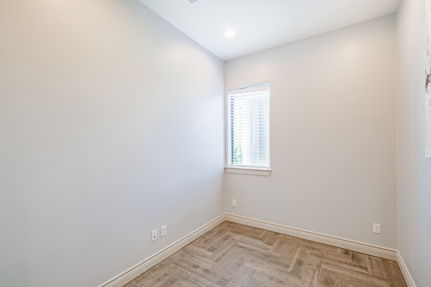 More Photos Of 21733 Provincial Blvd, Katy Loft Creative Space For Sale