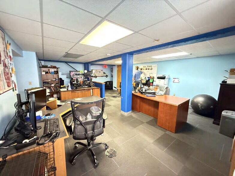 More Photos Of 922 S Park St, Madison Flex For Sale