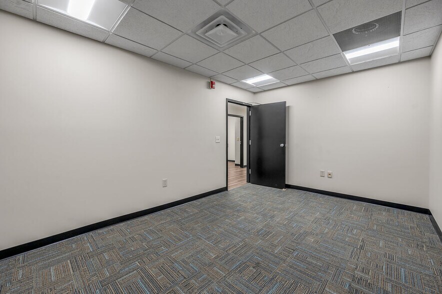 More Photos Of 250 Crossfield Dr, Versailles Industrial For Lease