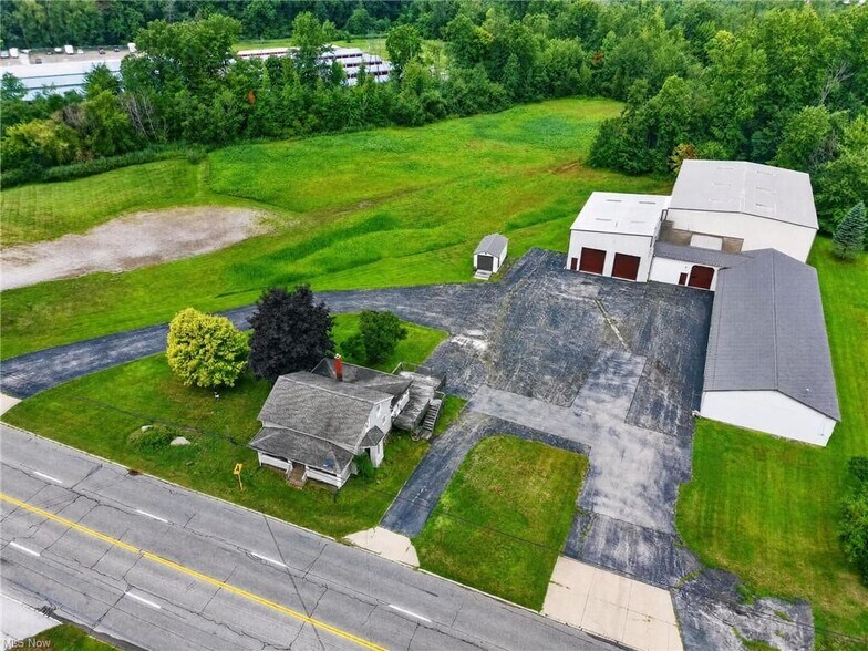More Photos Of 3045 W Prospect Rd, Ashtabula Flex For Sale