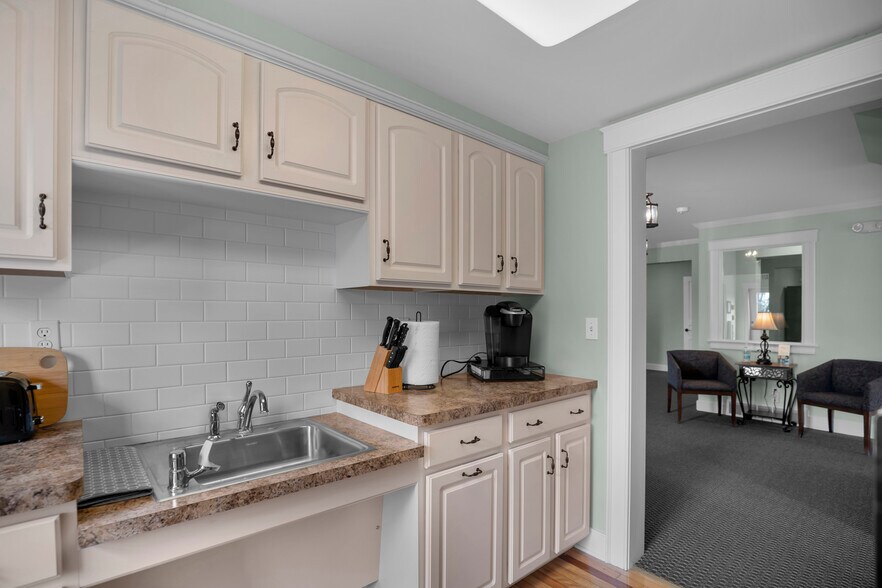 More Photos Of 1585 Rt-146, Rexford Office For Sale