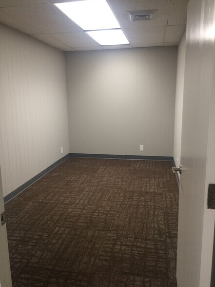 More Photos Of 312-314 Martin Luther King Jr Blvd, Evansville Office For Sale