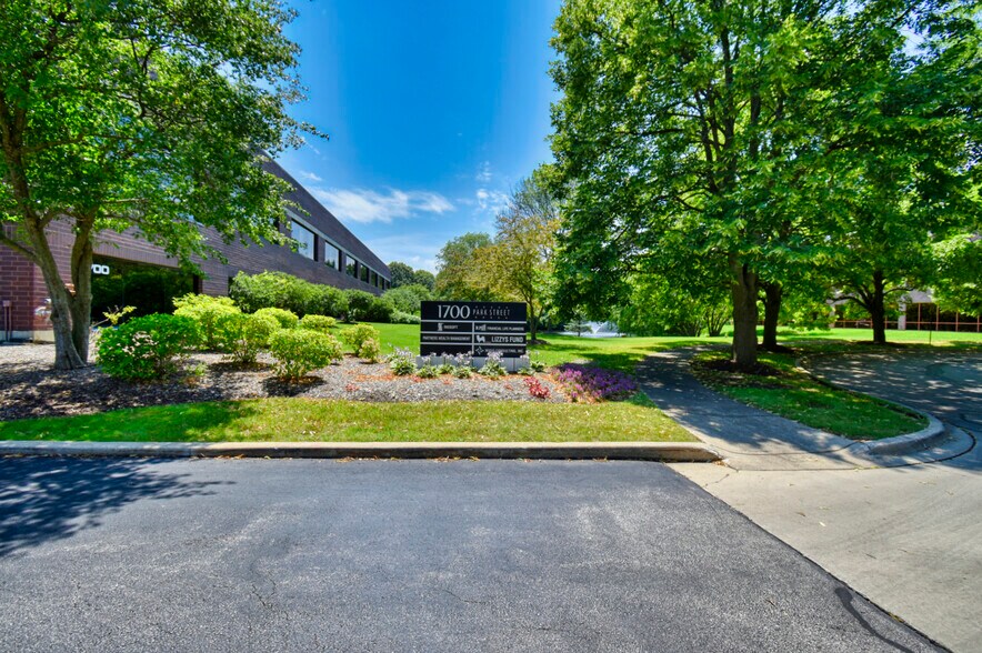 More Photos Of 1700 Park St, Naperville Office For Lease