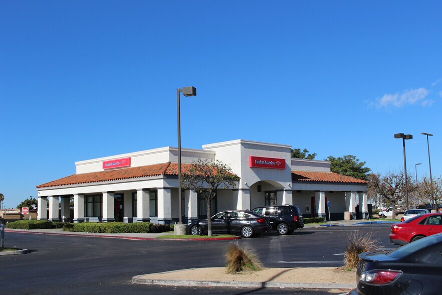 More Photos Of 525-695 Saturn Blvd, San Diego Unknown For Lease