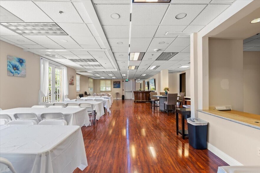 More Photos Of 10 Harris Ct, Monterey Medical For Sale