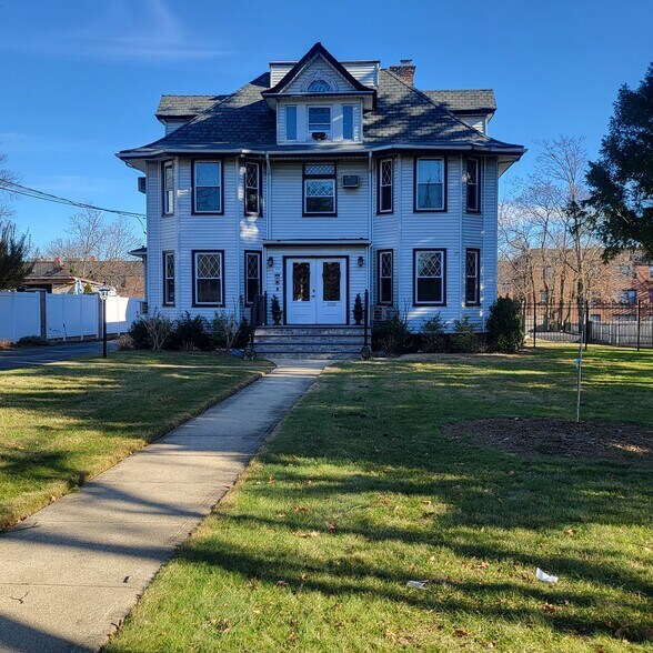 More Photos Of 64 Hilton Ave, Hempstead Office For Sale