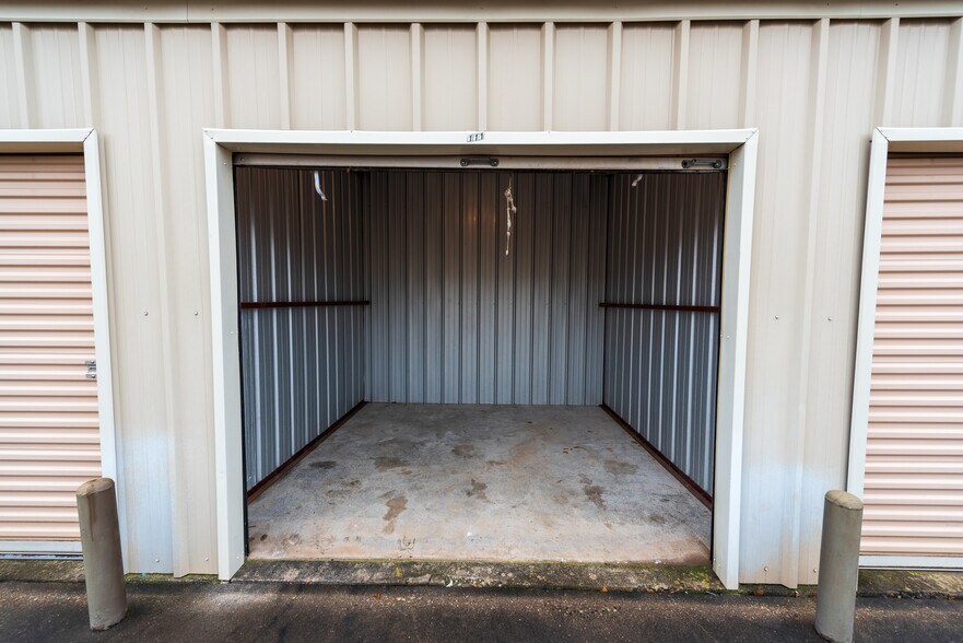 More Photos Of 100 Colvin St, Mount Vernon Apartments For Sale