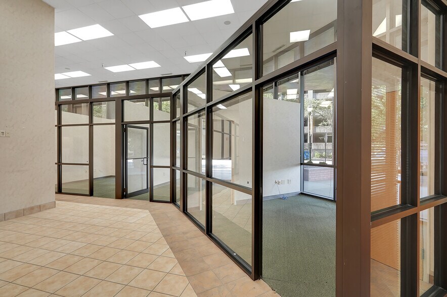 More Photos Of 515 W Market St, Louisville Office For Lease