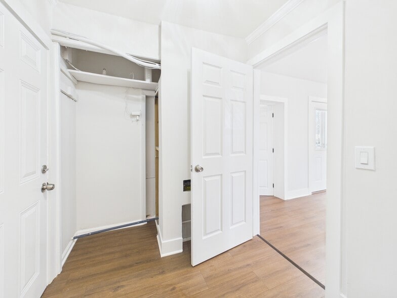 More Photos Of 6310 Ash Ave, Raytown Freestanding For Lease