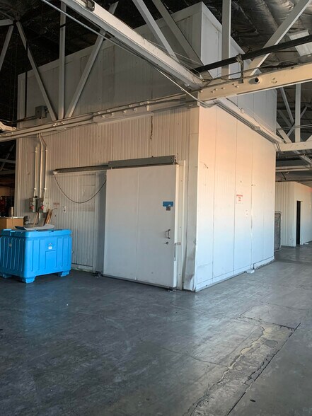 More Photos Of 5540 W 104th St, Los Angeles Warehouse For Lease