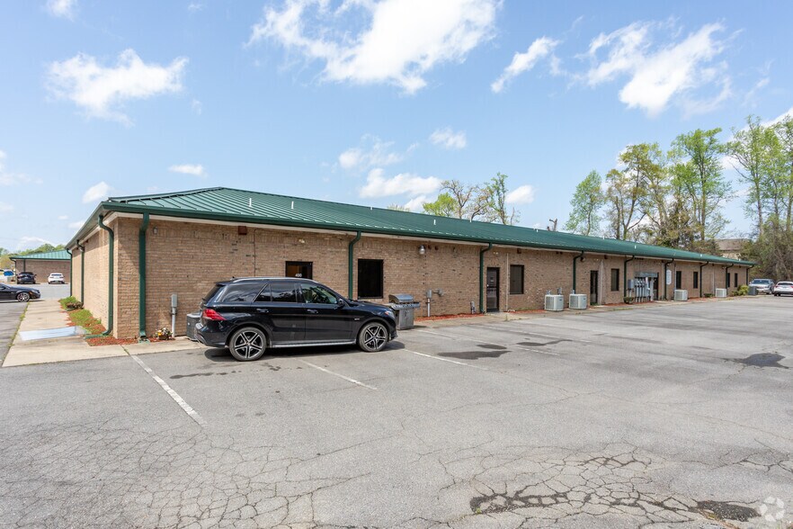 More Photos Of 721 Tilghman Dr, Dunn Medical For Lease