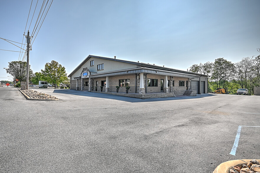 Primary Photo Of 317 Bluff City Hwy, Bristol Flex For Sale