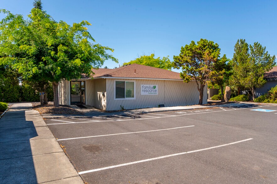 More Photos Of 830 Sharon Ave E, Moses Lake Office For Sale